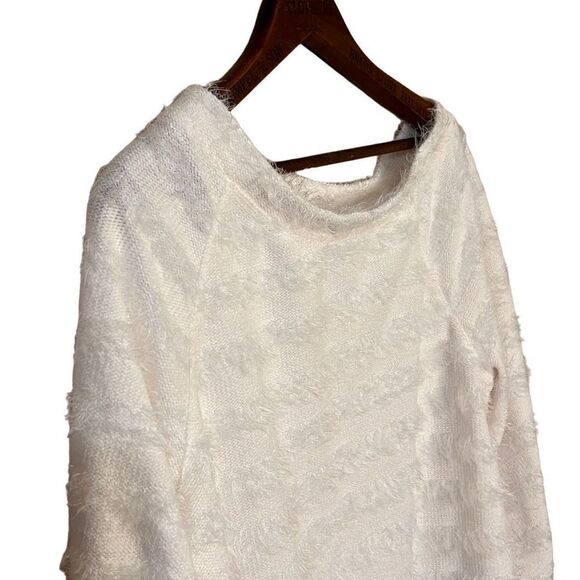 1. State Scoop Neck Top - Picture 4 of 9